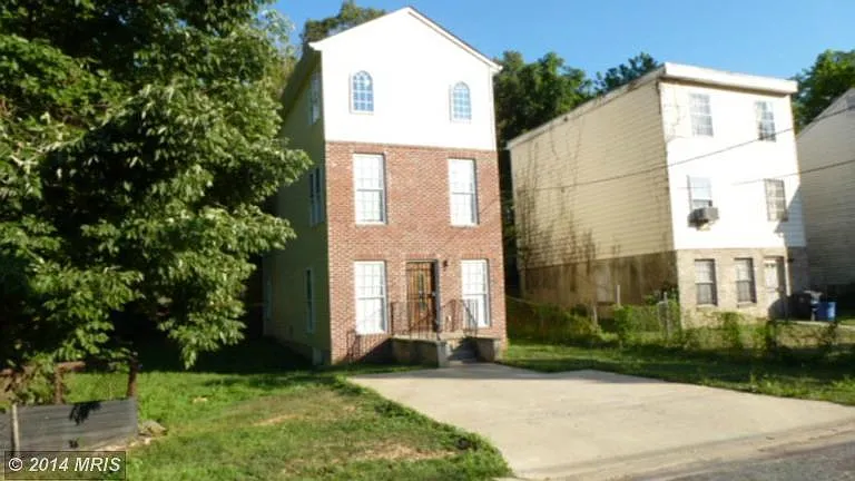 5813 Burgundy St photo 1