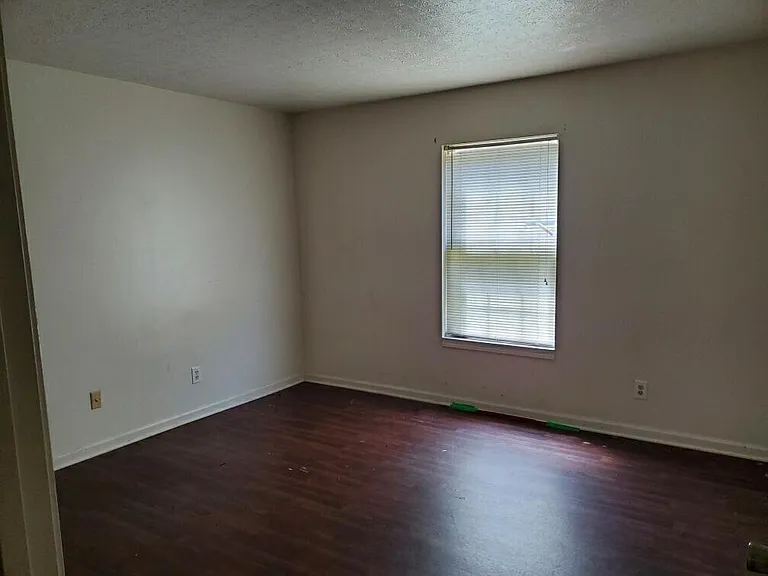 4620 Southern Pkwy #8 — Photo 3