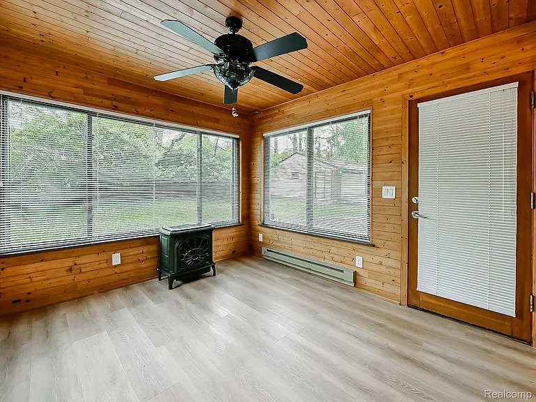 7580 Thornwood St — Photo 24