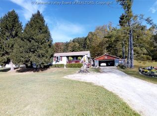 70 Spring Rd, Hurricane, WV 25526