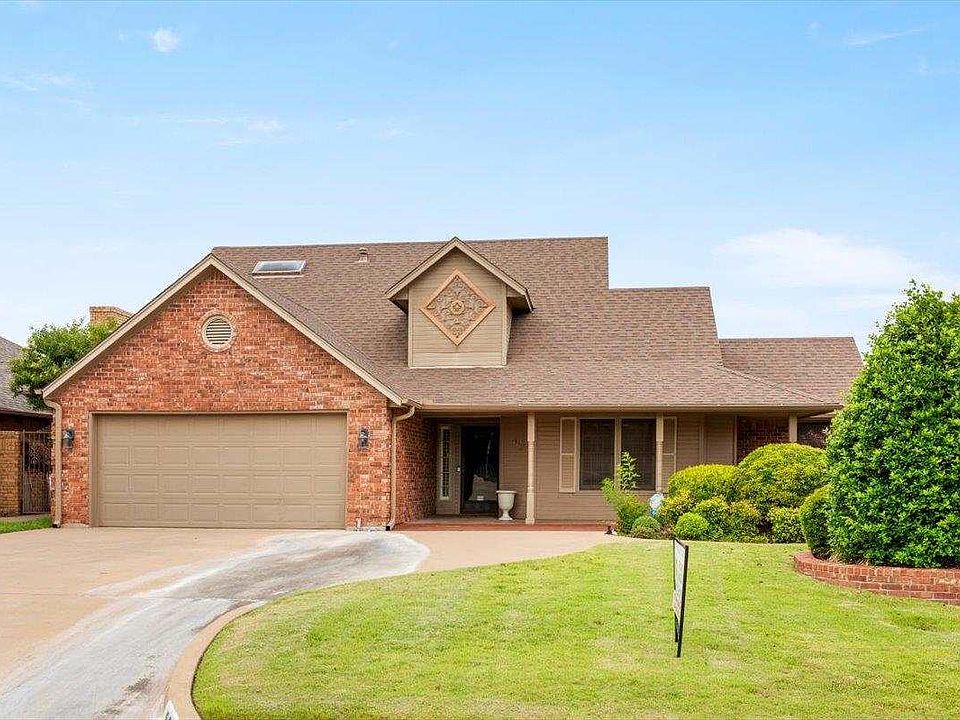 1st image of 603 NW Waterford Dr