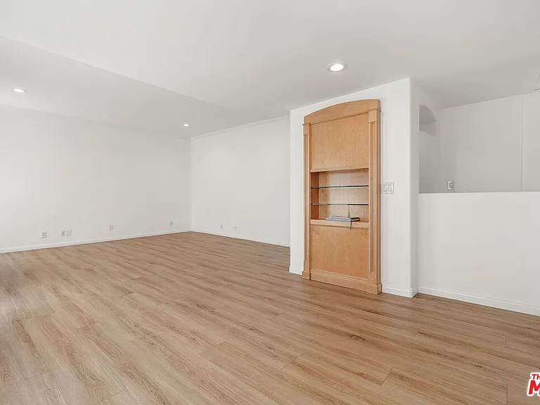 8646 W Olympic Blvd #204 — Photo 9