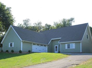 4021 Elkhorn Dr, Cedar Rapids, IA 52411