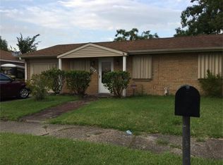 1065 Sandalwood Dr, Harvey, LA 70058