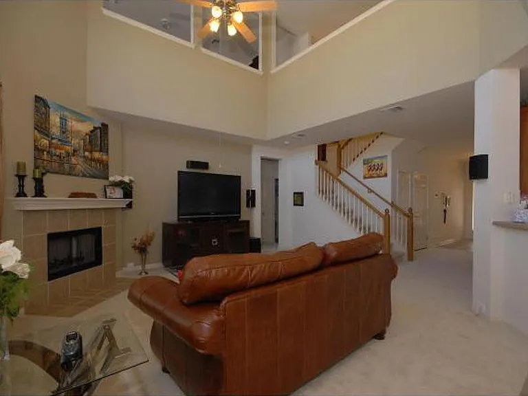 1553 Homewood Cir — Photo 6