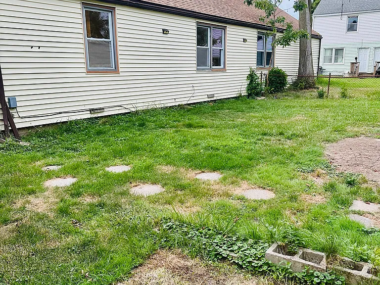 76-80 Thackeray Ct — Photo 4