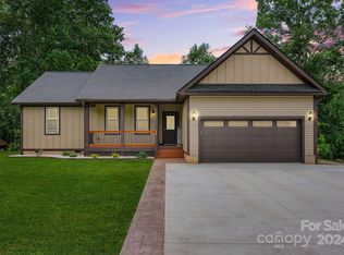 17 Oatgrass Ln, Candler, NC 28715