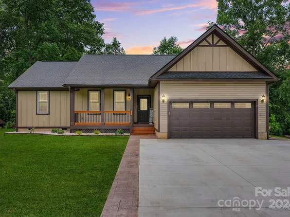 17 Oatgrass Ln, Candler, NC 28715