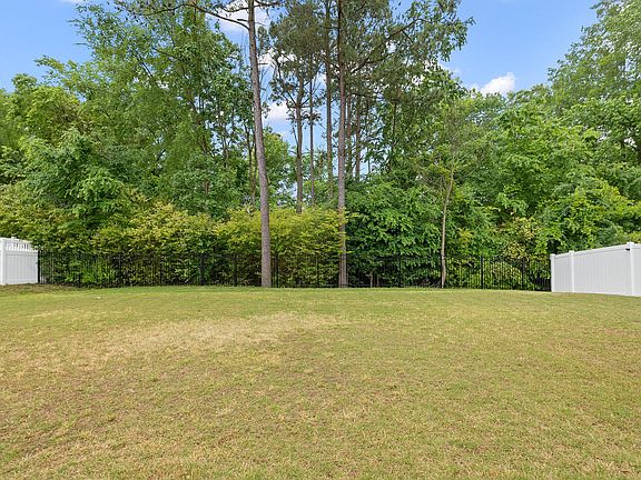 3rd image of 217 Kavanaugh Rd
