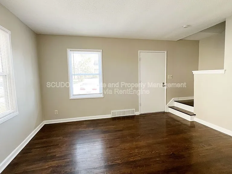 9512 Charlotte St — Photo 3