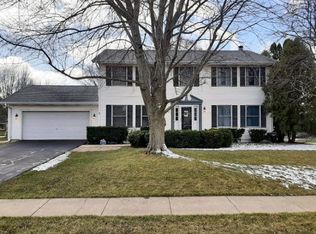 140 W Ellen Ave, Cortland, IL 60112