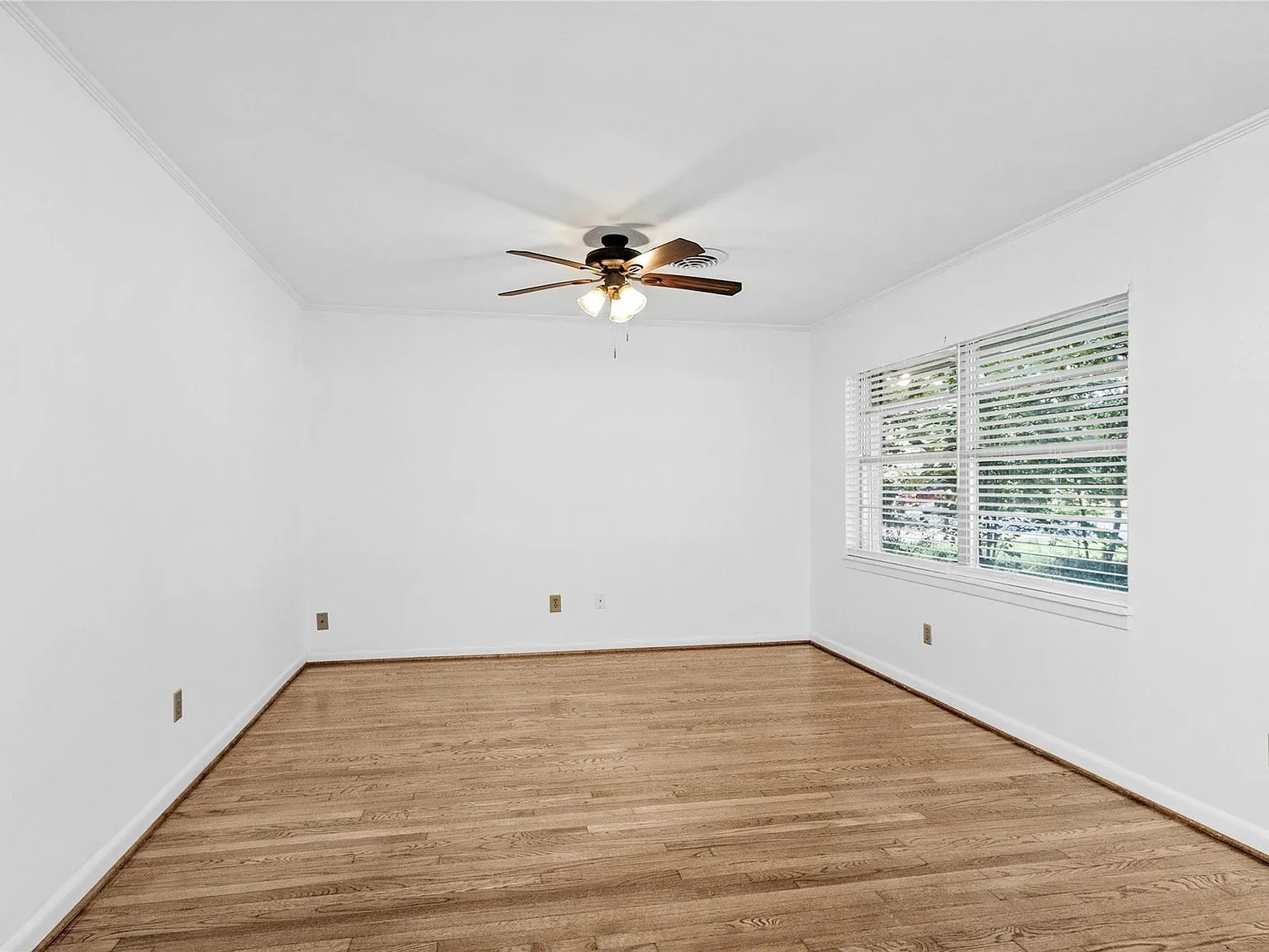 3 bed, 1.5 bath, 1410 sqft, $1,650 — Photo 4