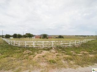700 Lake Valley Dr, La Vernia, TX 78121
