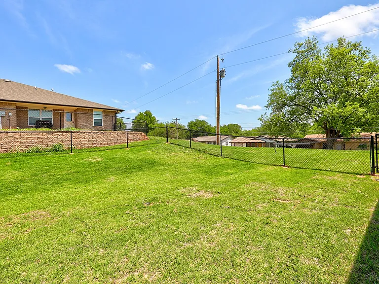 721 League Cir — Photo 31