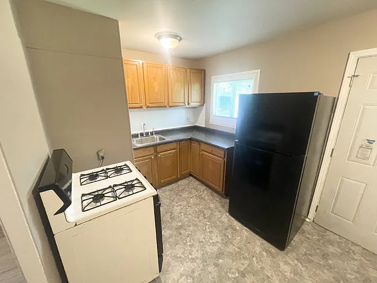 4723 Munter Ln — Photo 3