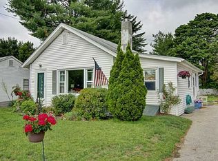 220 Namquid Dr, Warwick, RI 02888