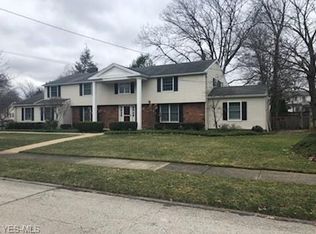 18989 Schlather Ln, Rocky River, OH 44116