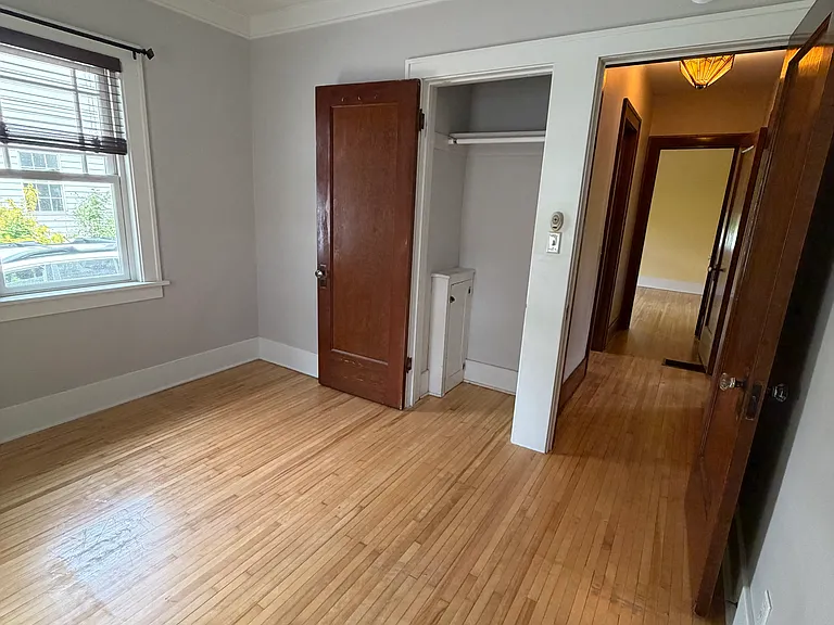 516 Washington St S — Photo 13