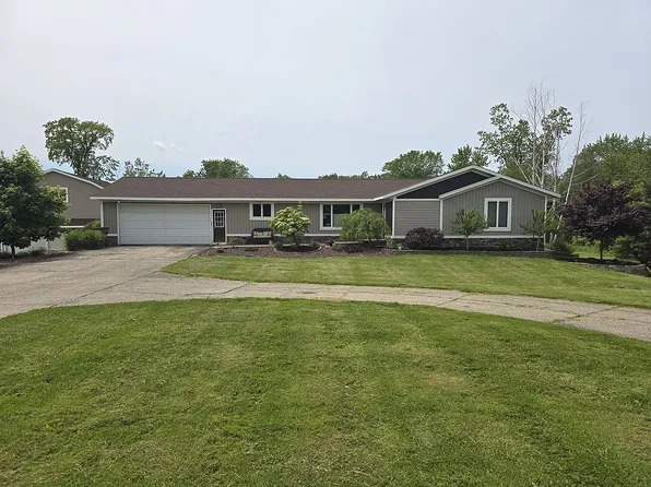 9749 48th Ave, Allendale, MI 49401
