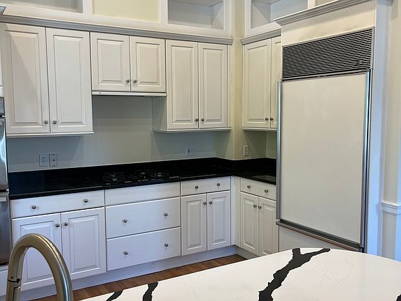 2nd image of 22 Beacon St APT 2
