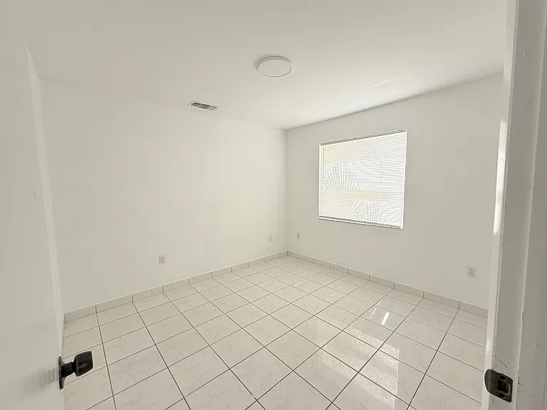 2645 SW 28th Ct — Photo 11