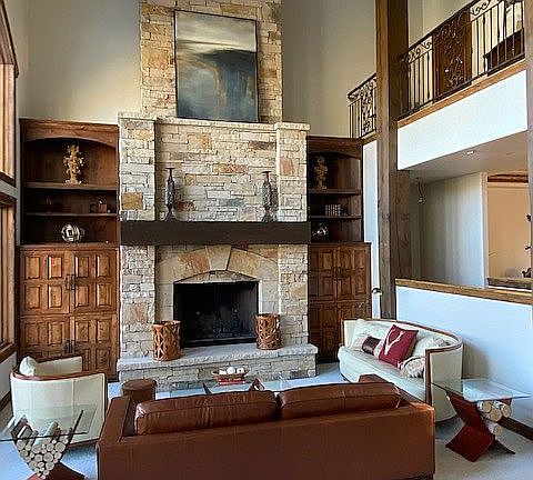 Great Room - 28ft Ceilings