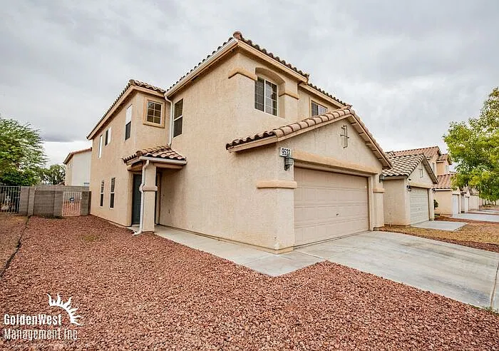 3 bed, 2.5 bath, 2040 sqft, $2,300 — Photo 1