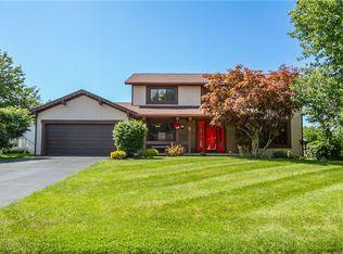 57 Orchard Creek Ln, Rochester, NY 14612