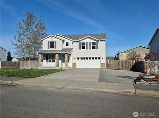 402 Easy St SE, Rainier, WA 98576