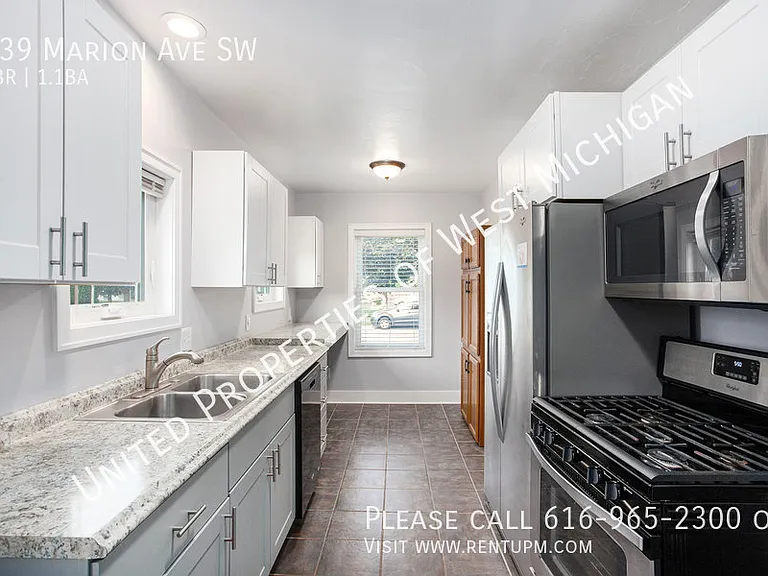239 Marion Ave SW — Photo 8