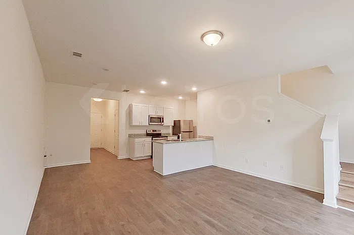 3 bed, 2.5 bath, 1304 sqft, $1,495 — Photo 2