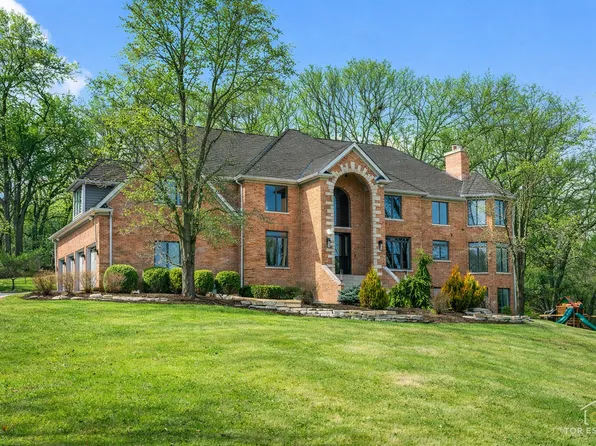 25676 N Canyon Creek Ct, Barrington, IL 60010