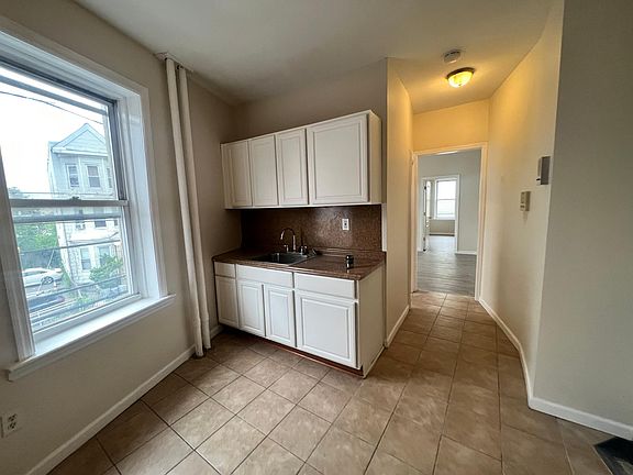 4th image of 326 Summit Ave #202A
