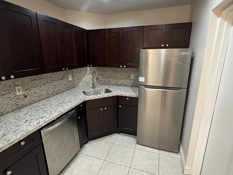 3115 Oakland Shores Dr #E112 — Photo 7