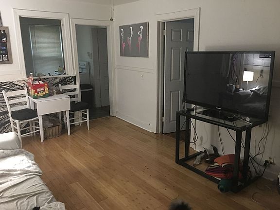4th image of 711 E 37th St #713B
