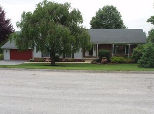 5437 Rayma Rd, Jacobus, PA 17407