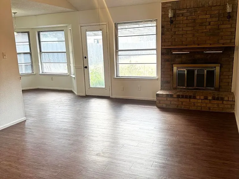 5202 Ric Dr — Photo 2