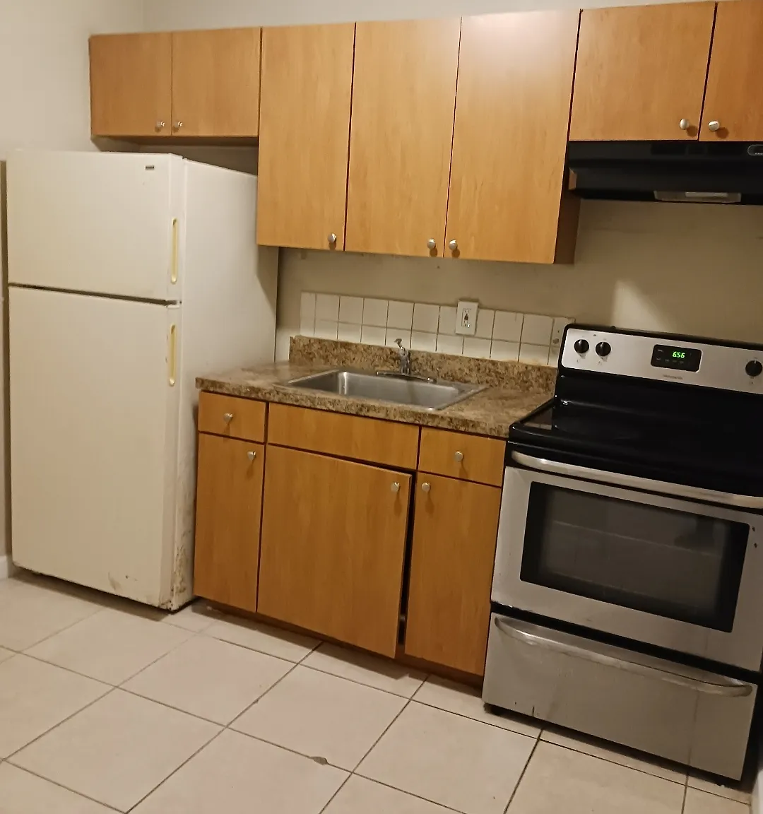 2 bed, 700 sqft, $1,600 — Photo 2