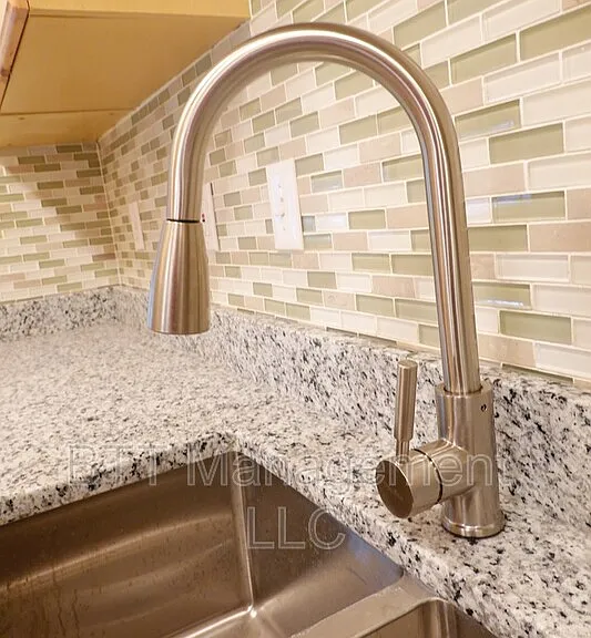 800 Maplewood Ave #1 — Photo 12