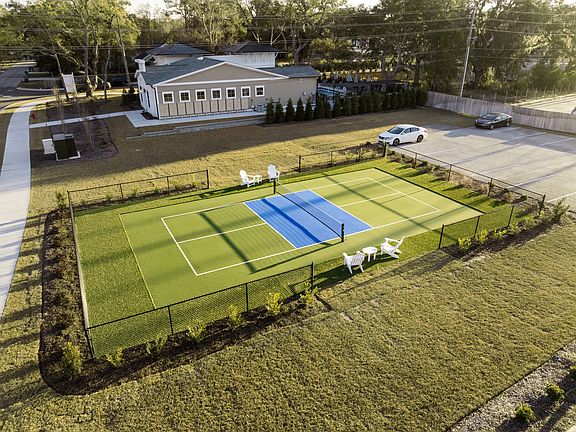 5th image of 7015 Ruth Ave #1401