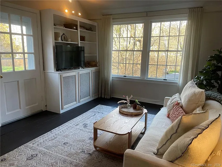 87B Red Coat Rd — Photo 15
