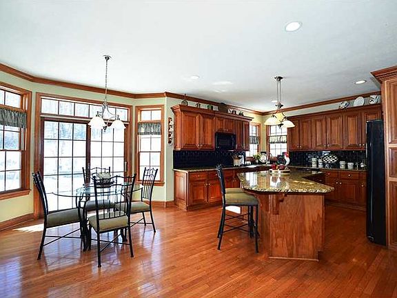 5th image of 610 Toftree Dr