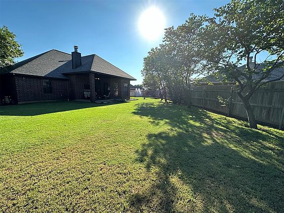4th image of 601 SW 156th Pl