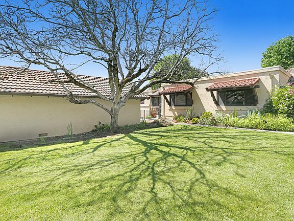 5th image of 110 La Mancha Way