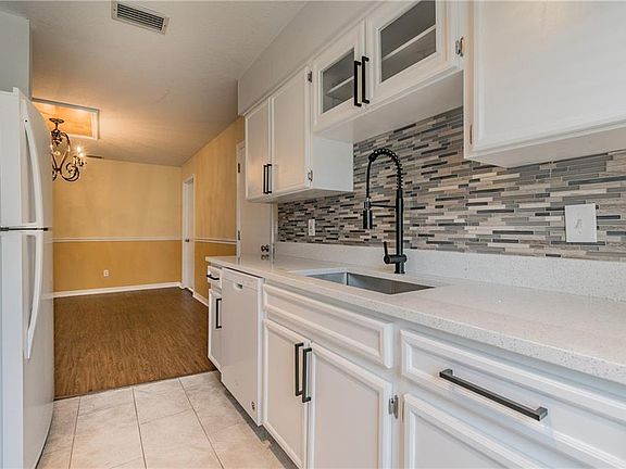 5th image of 2609 E 10th Ave
