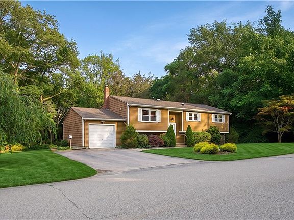 2nd image of 102 Windward Walk