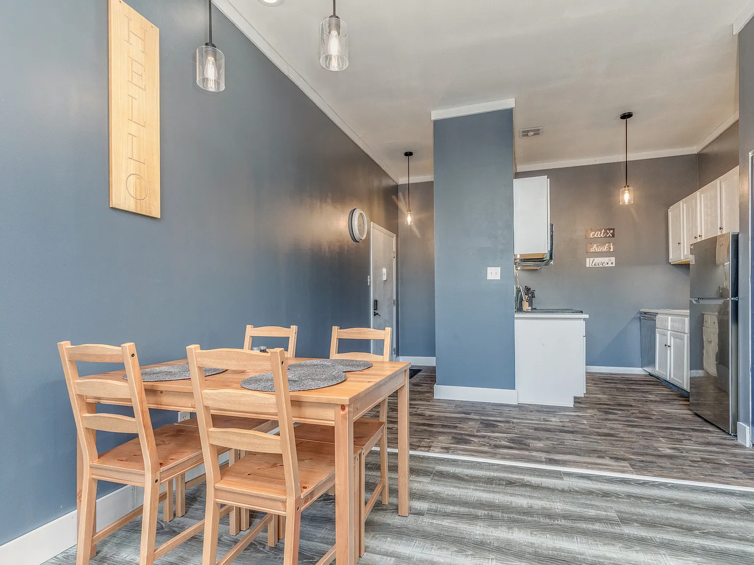 2 bed, 1124 sqft, $2,000 — Photo 3