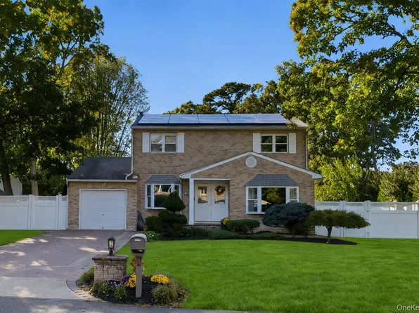 12 17th Avenue, Ronkonkoma, NY 11779
