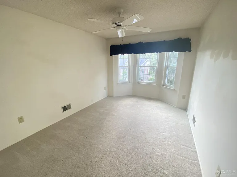 31 Dartmouth Way — Photo 7
