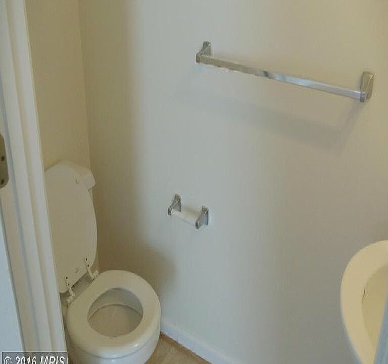 Middle level half bathroom